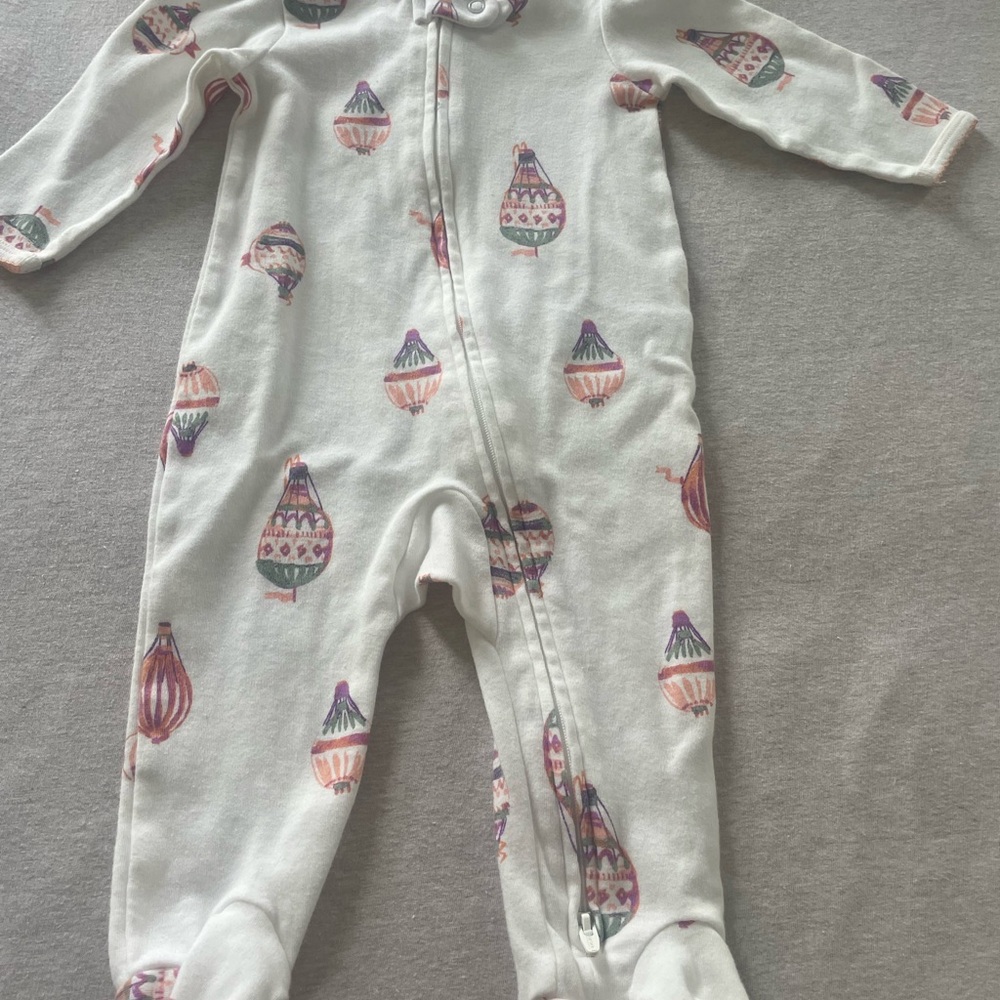 NWOT Cozy Baby Onsie with Balloon Print